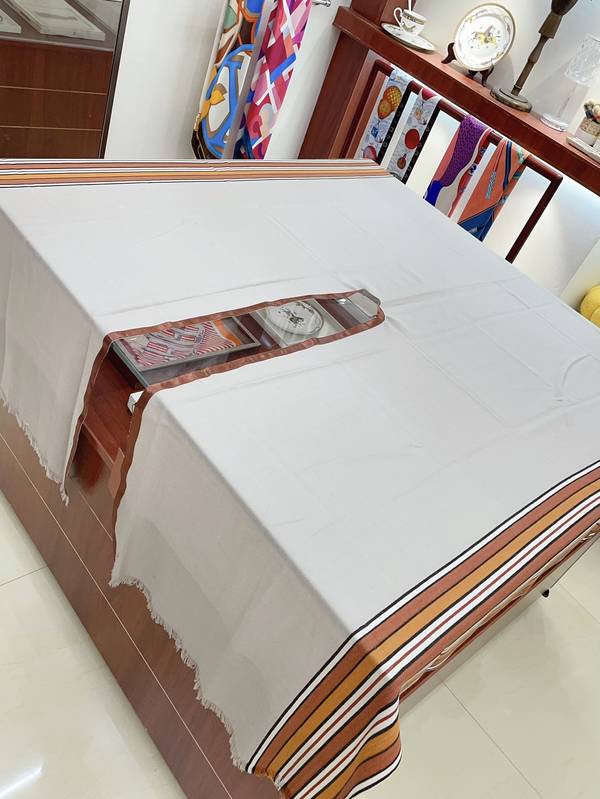 Loro Piana Cloak LPC00067 Loro Piana Cloak LPC00067